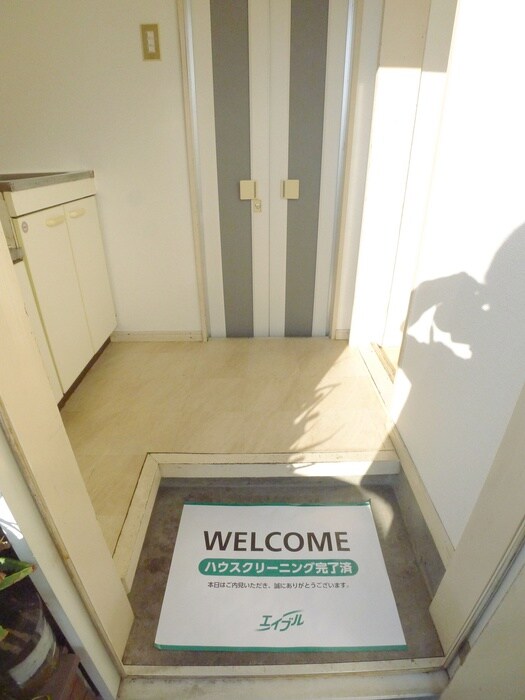 物件内観写真10　(玄関)