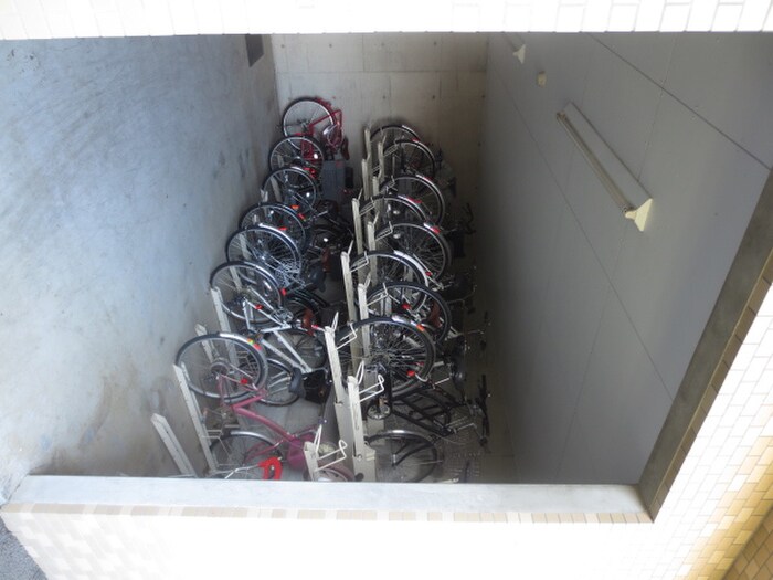 物件外観写真5　(駐輪場)