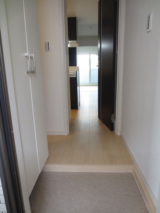 物件内観写真7　(玄関)