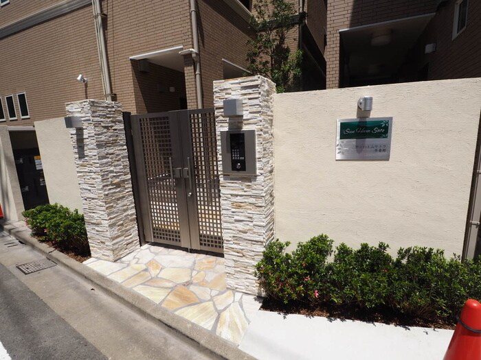 物件外観写真3　(エントランス部分)