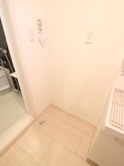 物件内観写真15　(洗濯機置場)