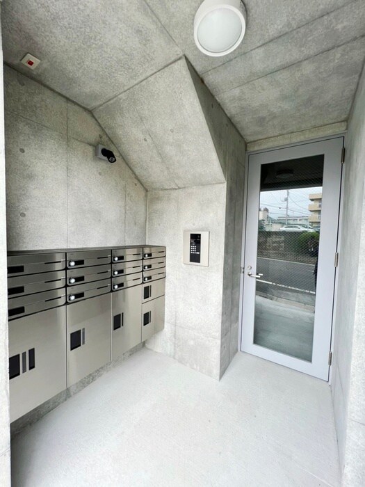 物件外観写真4　(エントランス部分)