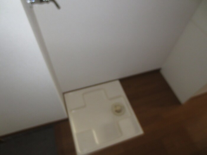 物件内観写真8　(洗濯機置場)