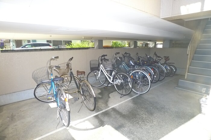 物件外観写真5　(駐輪場)