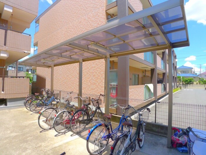 物件外観写真2　(駐輪場)