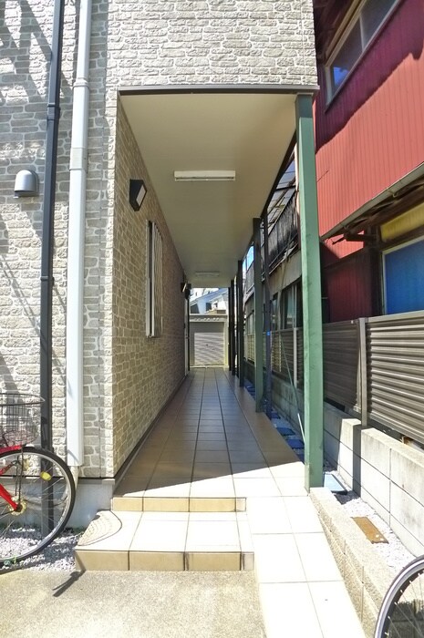 物件外観写真4　(エントランス部分)