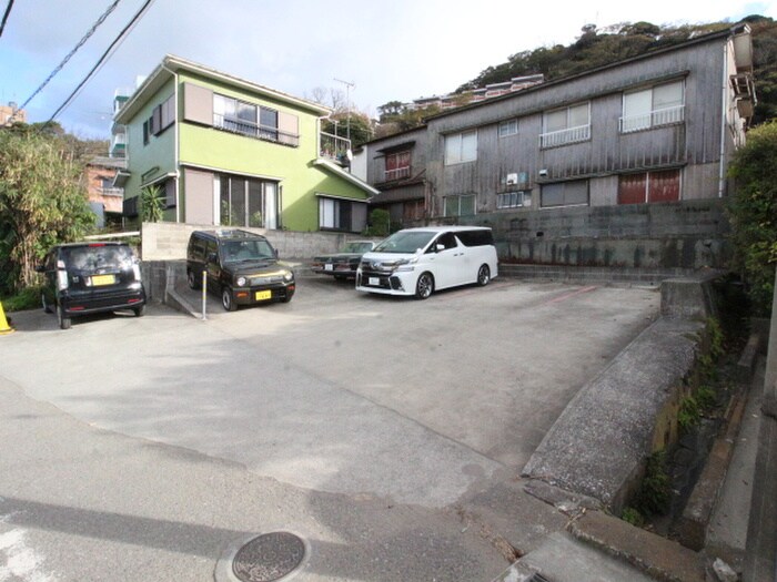 物件外観写真3　(駐車場)