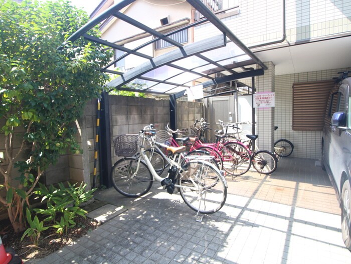 物件外観写真4　(駐輪場)