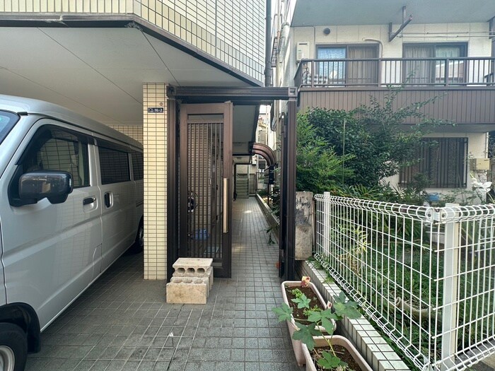 物件外観写真5　(エントランス部分)