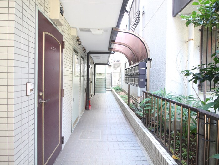 物件外観写真6　(エントランス部分)