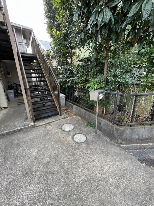 物件外観写真6　(エントランス部分)