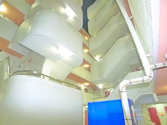 物件外観写真5　(エントランス部分)