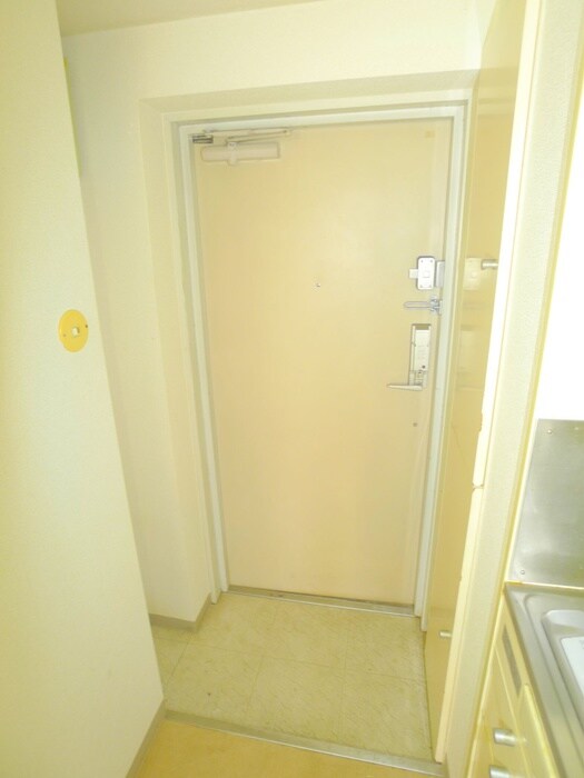 物件内観写真16　(玄関)