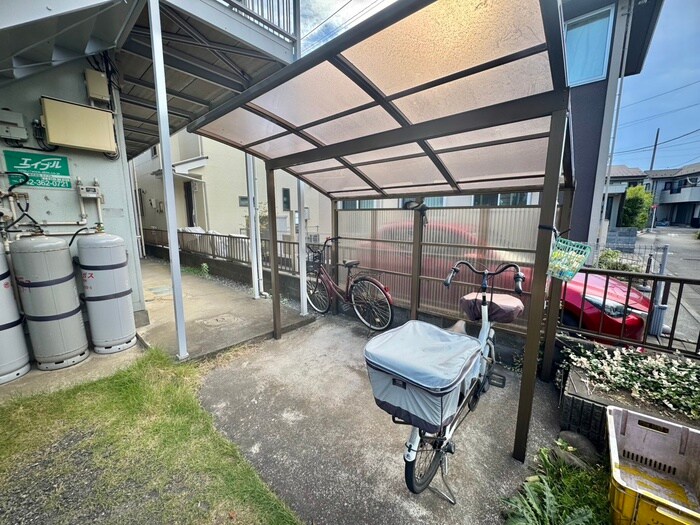 物件外観写真2　(駐輪場)