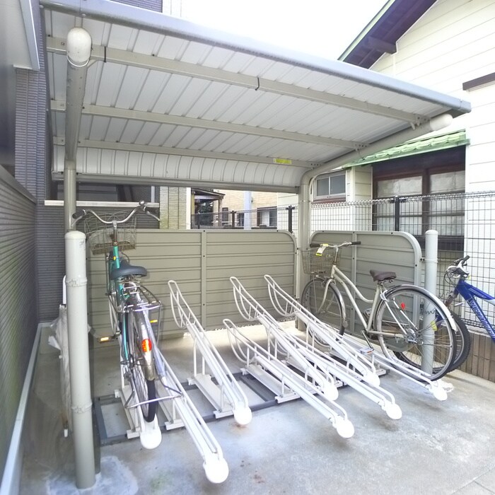 物件外観写真4　(駐輪場)