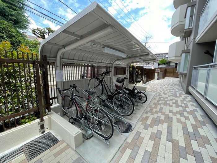 物件外観写真4　(駐輪場)