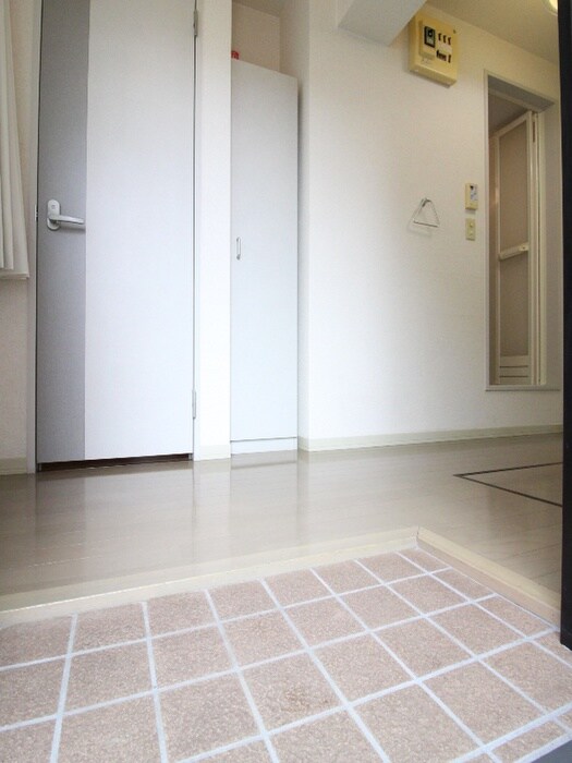 物件内観写真7　(玄関)