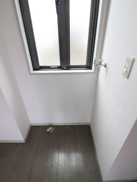 物件内観写真10　(洗濯機置場)