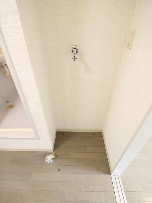 物件内観写真12　(洗濯機置場)