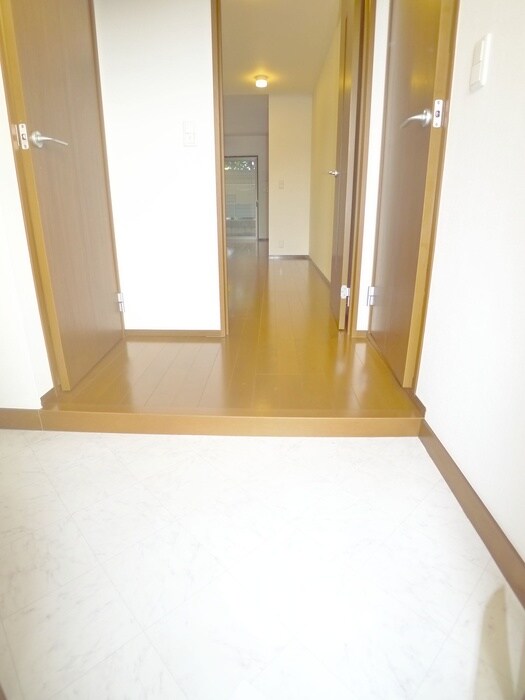 物件内観写真9　(玄関)