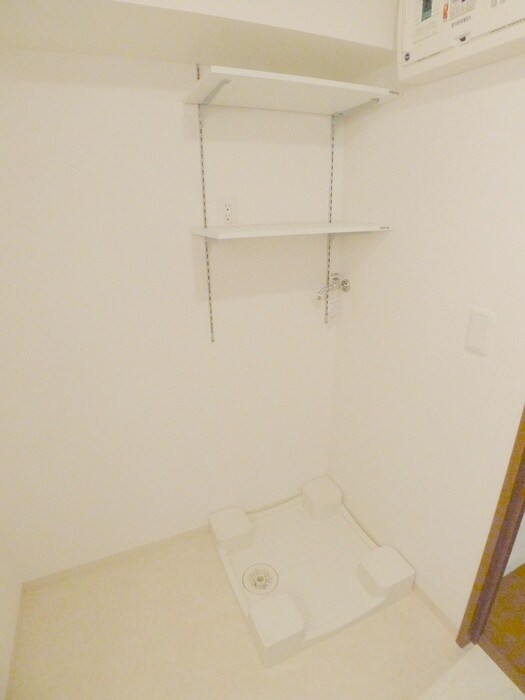 物件内観写真12　(洗濯機置場)