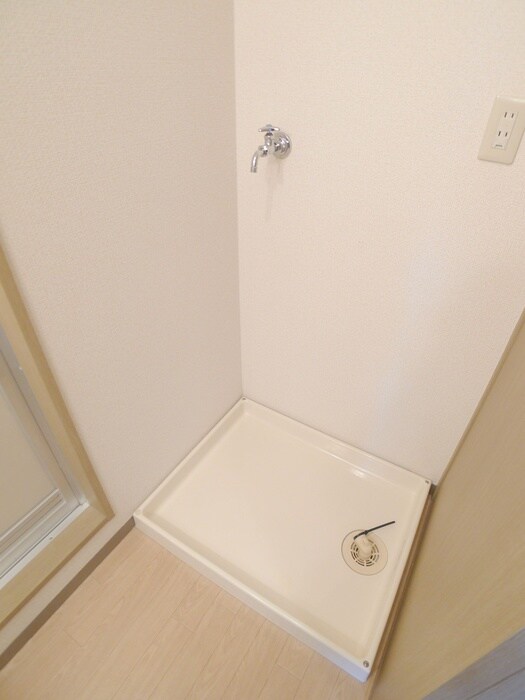 物件内観写真14　(洗濯機置場)