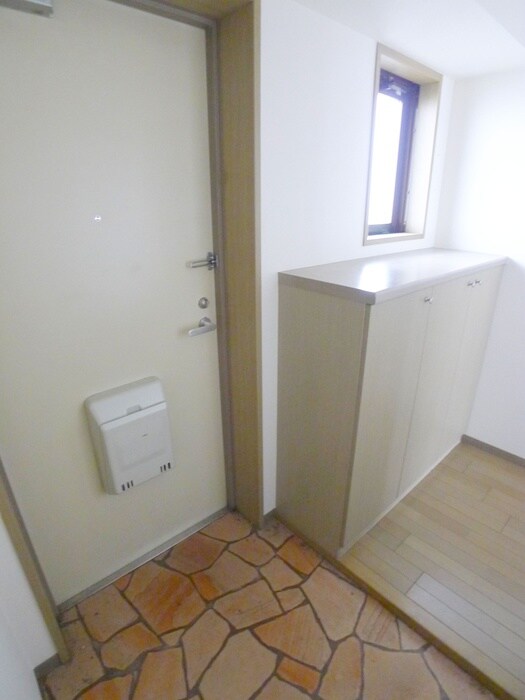 物件内観写真18　(玄関)