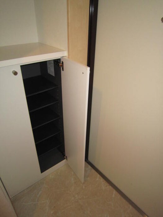 物件内観写真15　(靴箱)