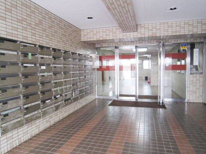 物件外観写真4　(エントランス部分)