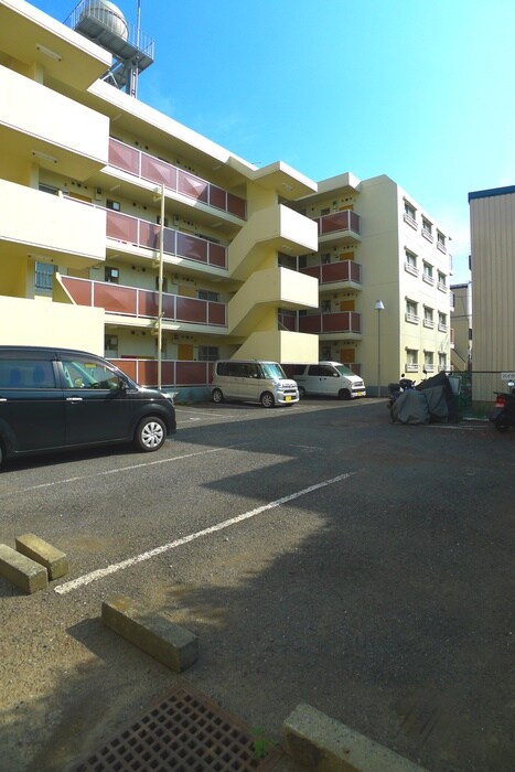 物件外観写真2　(駐車場)