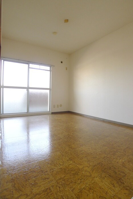 物件内観写真6　(室内からの展望)