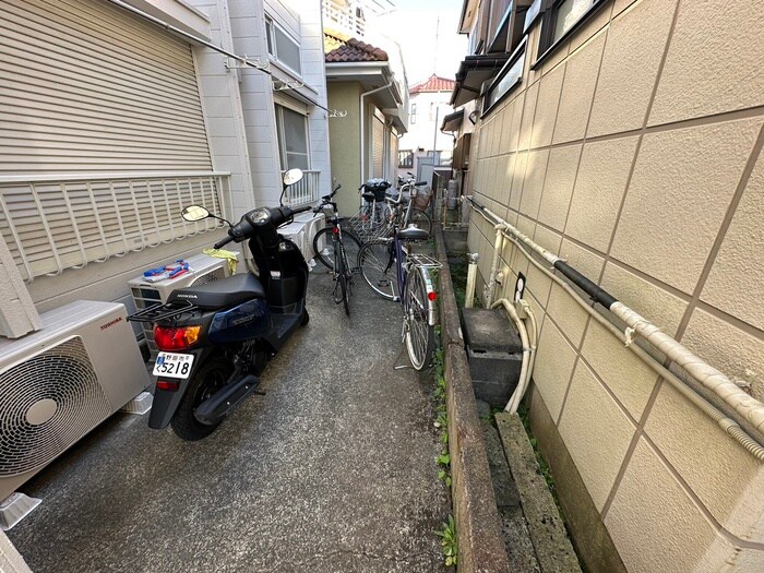 物件外観写真2　(駐輪場)