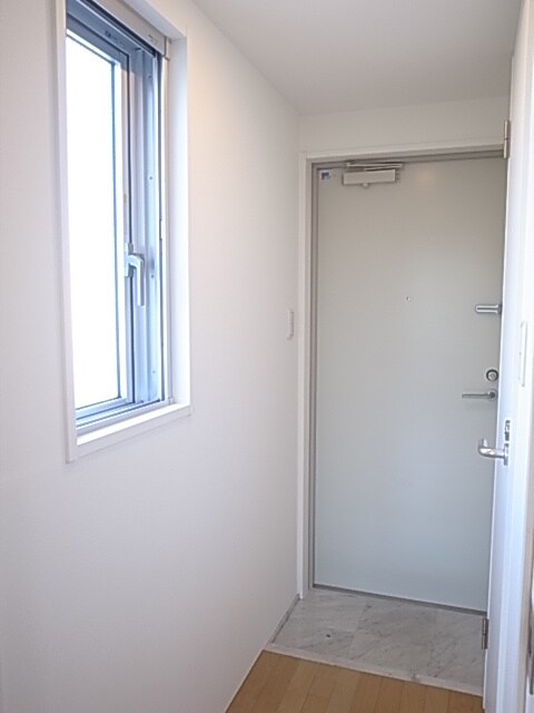 物件内観写真11　(玄関)