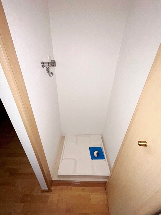 物件内観写真11　(洗濯機置場)