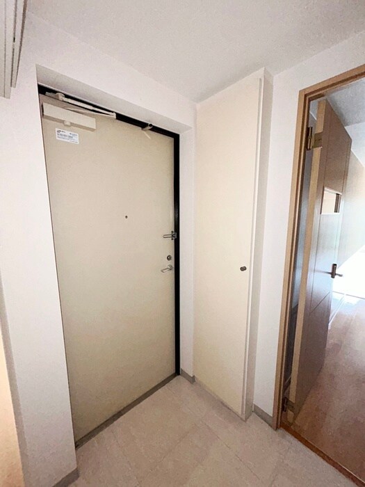 物件内観写真15　(玄関)