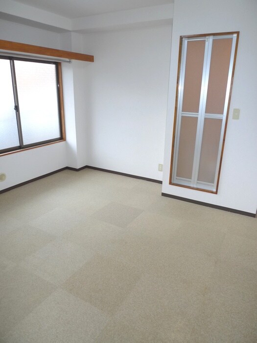 物件内観写真5　(室内からの展望)