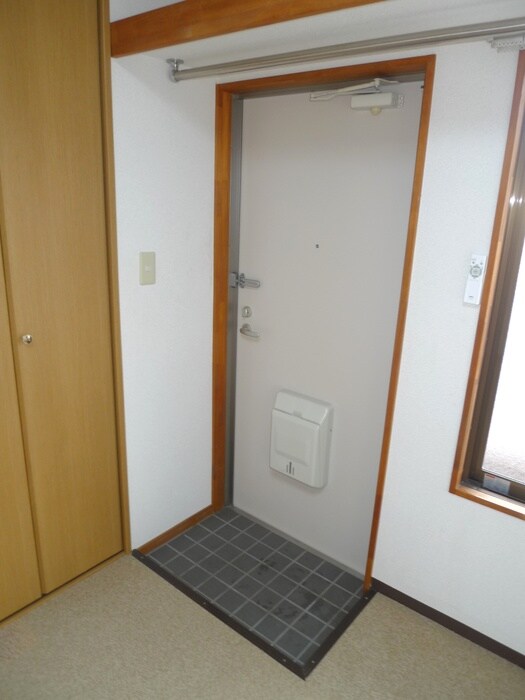 物件内観写真14　(玄関)