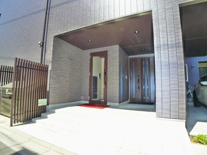 物件外観写真3　(エントランス部分)