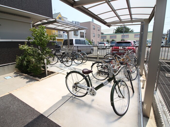 物件外観写真5　(駐輪場)