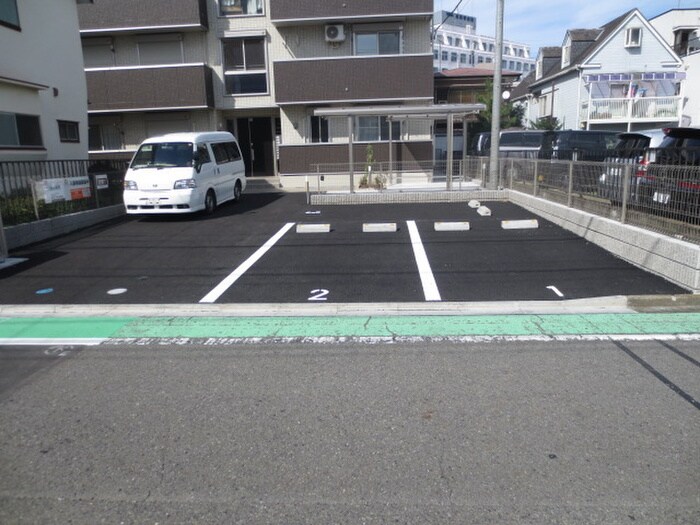 物件外観写真6　(駐車場)