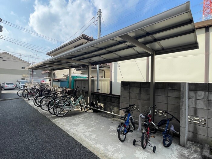 物件外観写真4　(駐輪場)