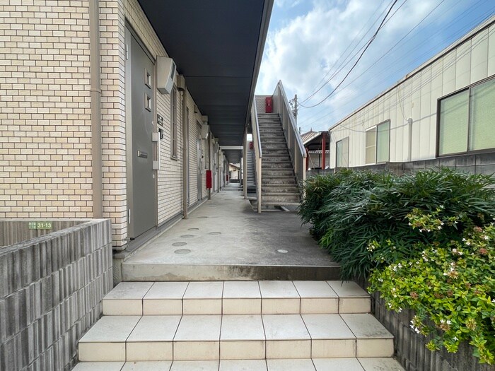 物件外観写真5　(エントランス部分)