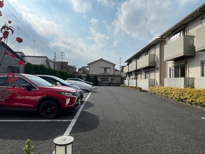 物件外観写真6　(駐車場)