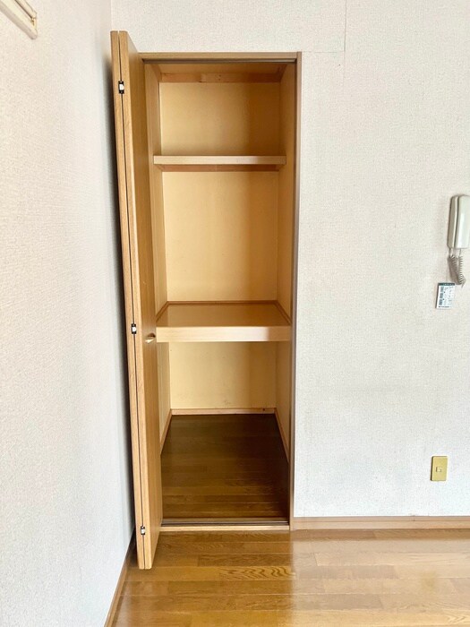 物件内観写真10　(収納)