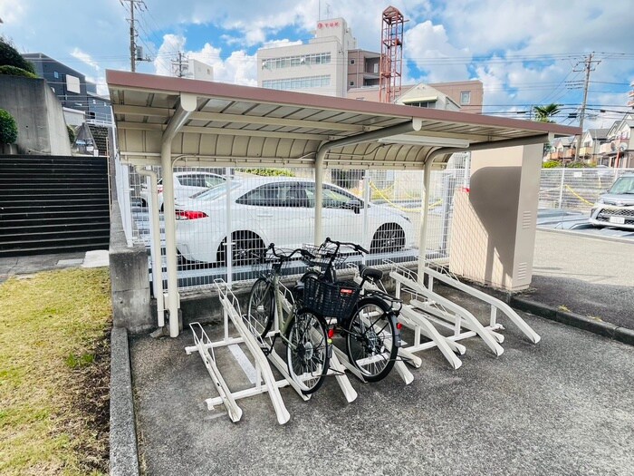 物件外観写真4　(駐輪場)