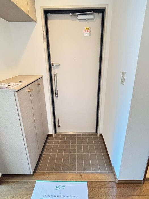 物件内観写真16　(玄関)