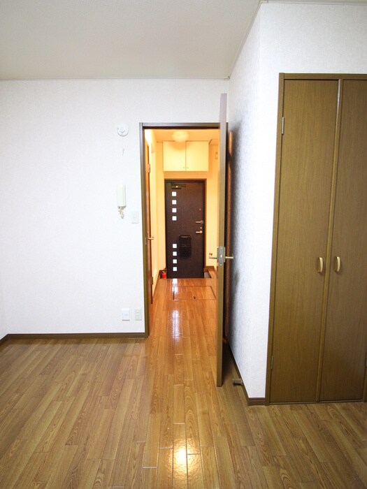 物件内観写真11　(廊下)