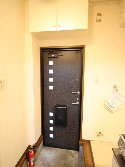 物件内観写真12　(玄関)