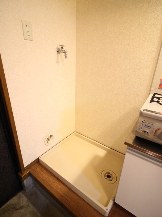 物件内観写真15　(洗濯機置場)