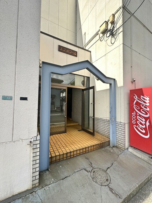 物件外観写真2　(エントランス部分)